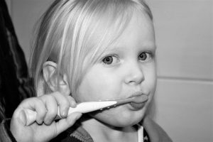 ¿Está bien usar enjuague bucal si son niños?